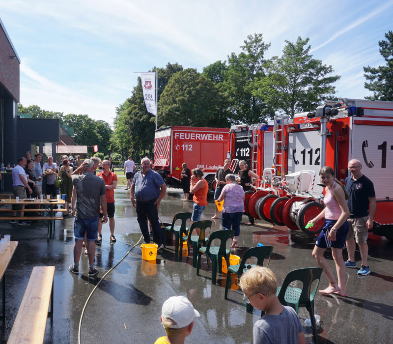 Wasserspiele mit allen Kameraden